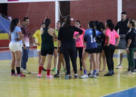 IVINHEMA: Projeto “Rainhas da Quadra” fortalece o futsal feminino e já reúne cerca de 30 atletas